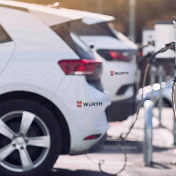 Udskifter benzin- og dieselbiler med elbiler Udskifter benzin- og dieselbiler med elbiler